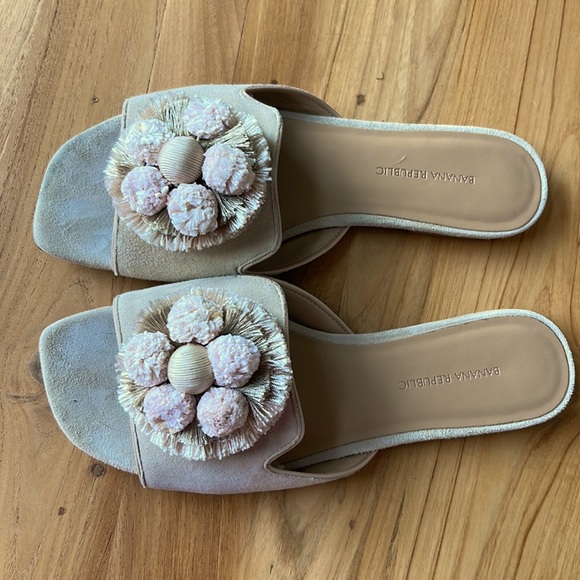 Banana Republic Pom-Pom Slides in Beige Suede US 7.5 - Picture 3 of 3